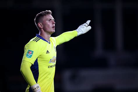 Will man utd sell dean henderson? Man United's Dean Henderson explains impact of Zlatan ...