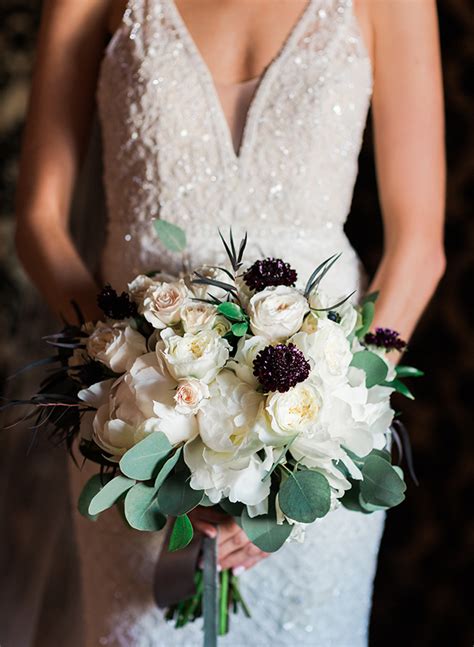 20 Beautiful Winter Wedding Bouquets Inspired By This