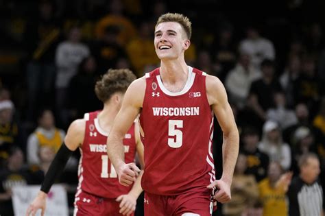 3 Things That Stood Out From Wisconsin Mens Basketballs Win At Iowa