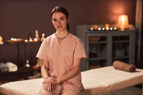 Masseuse In Spa Salon Stock Image Image Of Attractive 270710875