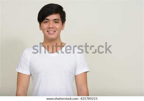 Filipino Man Smiling 스톡 사진 425789215 Shutterstock
