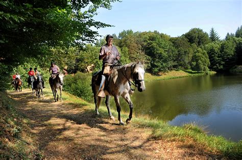 Balade à cheval à la ferme équestre de Mialaret en Corrèze