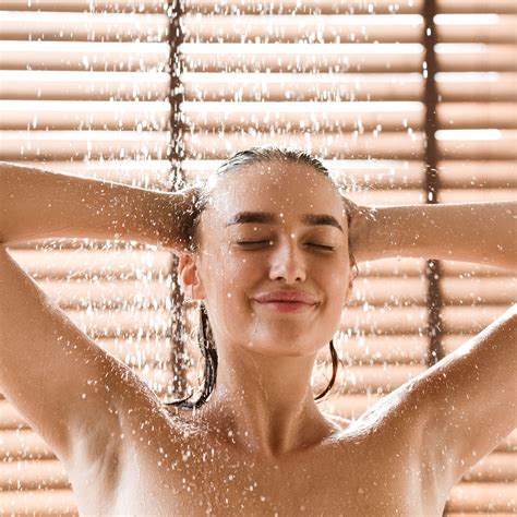 How To Take A Shower The Right Way Teen Vogue