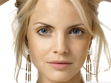 Mena Suvari Joins Alicia Silverstone In American Woman