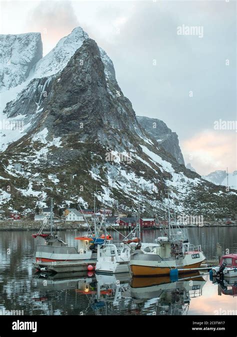 Reine Trawler Mountains Hi Res Stock Photography And Images Alamy