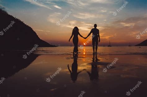 40 Famous Concept Beach Pictures Holding Hands