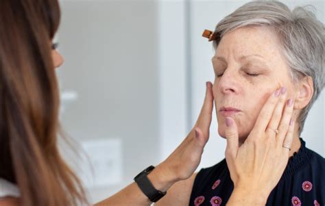 Makeup Tips For The Mature Woman Style At A Certain Age
