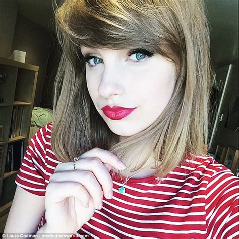 British Taylor Swift Lookalike Gets Mobbed By Stars Fans Daily Mail