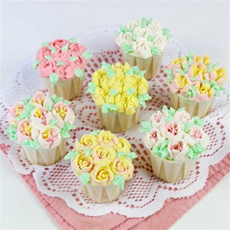 Video Russian Piping Tip Flower Cupcakes The Lindsay Ann