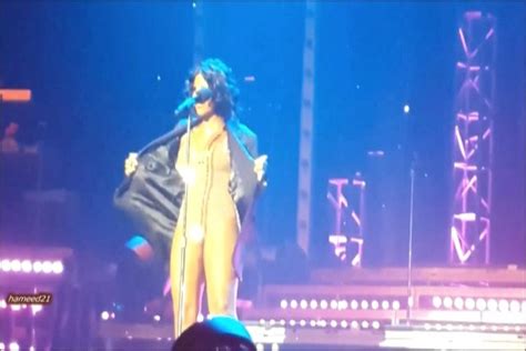 Toni Braxton Wardrobe Malfunction