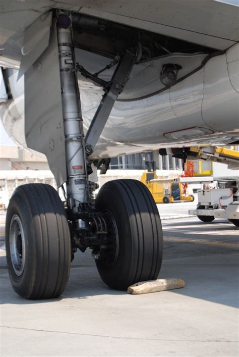 Why Is The Landing Gear Of An Airbus 330 Articulated