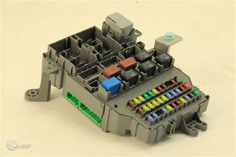 Hey guys i have a 97 acura tl 3.2 and my lighter outlet is not pushing power despite new fuses in both boxes it worked the night previous but my son left his tablet charging overnight next day ther. Acura TL 38200-SEP-A05 Rear Fuse Box Junction Unit 04 05 ...