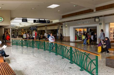 Walk On The Honolulu International Airport Page 1