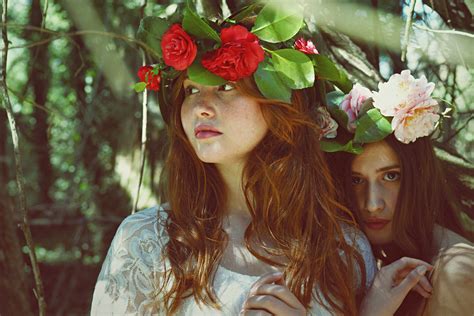 Gambar Orang Gadis Wanita Bunga Musim Semi Merah Pakaian