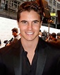 Robbie_Amell