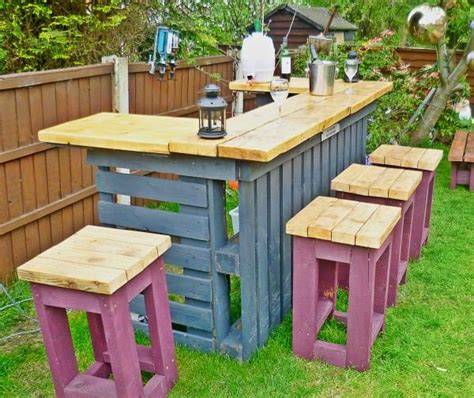 Garden Bar Made From Reclaimed Timber And Discarded Pallets 03 Bar
