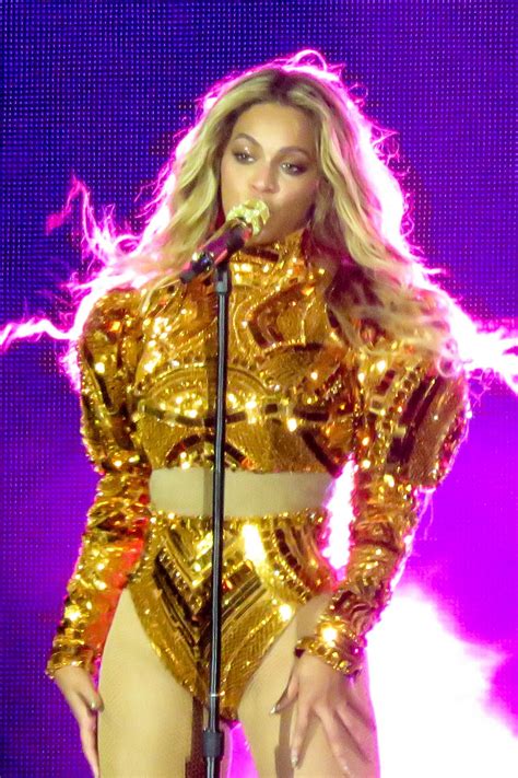 Be kind and follow reddiquette at all times. BEYONCE Performs at Her Tour at Pasadena's Rose Bowl 05/14 ...