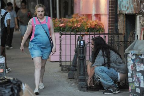 Pregnant Lena Dunham Can T Believe Her Eyes As She Witnesses A Homeless Man Relieving Himself