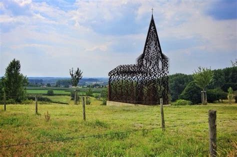 Het bestaat uit dertig ton staal. Reading Between the Lines Church (Borgloon) - 2020 Alles ...