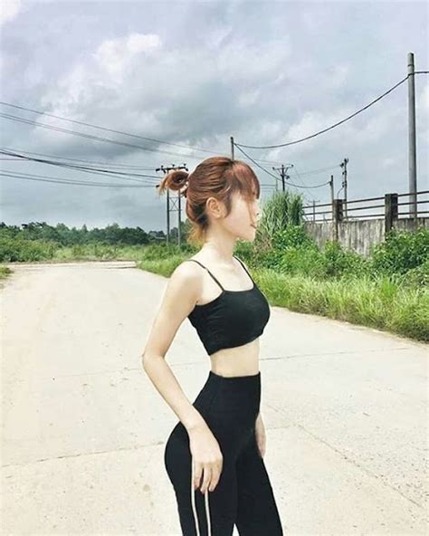 Su Moh Moh Naing Tiny Waist Smallest Waist In The World Amazing