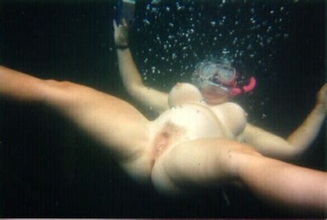 Bouncing Boobs Underwater