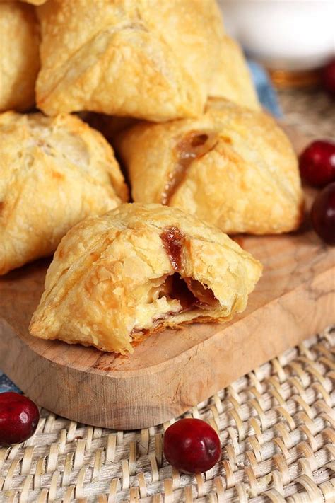 Easy Cranberry Brie Bites Recipe Brie Bites Cranberry Brie Bites