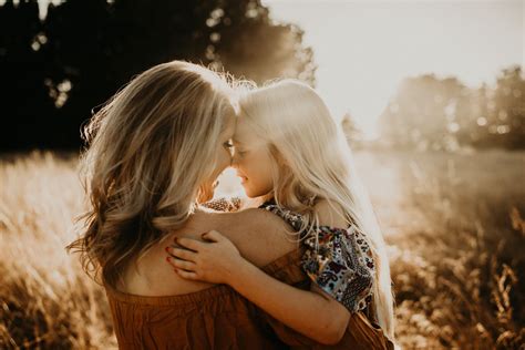 5 Tips For Planning The Perfect Mother Daughter Photoshoot Mother Daughter Photography Poses