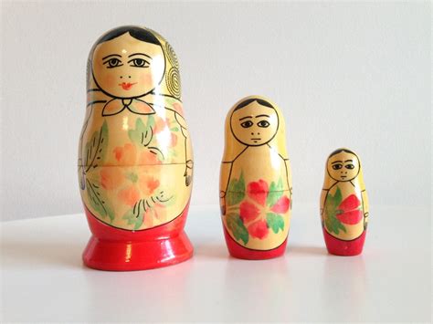 Vintage Painted Wooden Russian Nesting Dolls Made In Ussr
