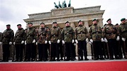 Re Carlo arrivato a Berlino, folla a Porta di Brandeburgo - SWI ...