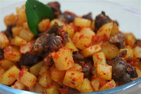 7 pasang ati ampela direbus dengan sedikit garam, tiriskan lalu goreng. Resep Sambal Goreng Ati Ampela Nan Lezat | Aneka Resep dan ...