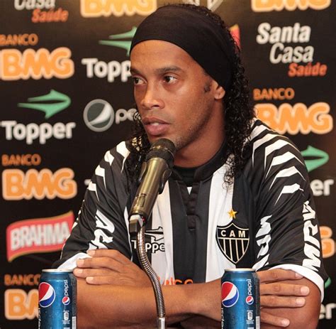Coca Cola Cancels Ronaldinho’s £500 000 A Year Contract For Being Seen With Pepsi Cans