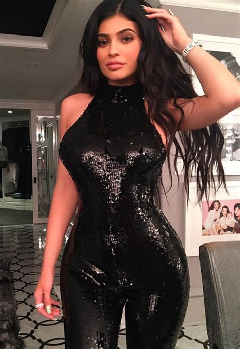 Plastic Surgeon On Kylie Jenner Boob Job Rumours ‘theyre Swollen