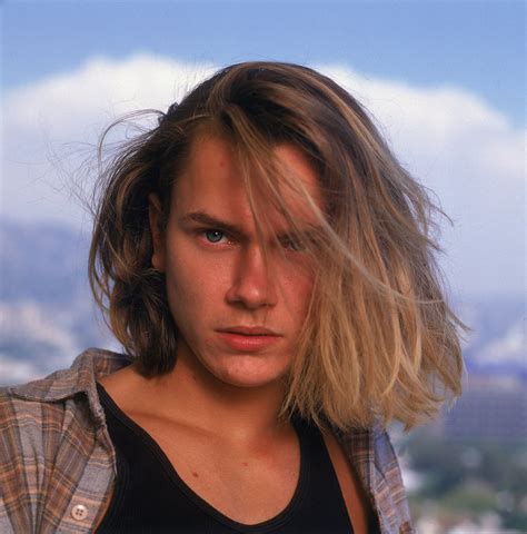 River Phoenix Photo Gallery High Quality Pics Of River Phoenix Theplace