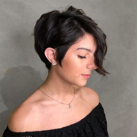 A pixie cut for older women is short on the back and sides and longer on the top. 30 Winning Looks with Long Pixie Haircuts in 2019 | Short Hair Models