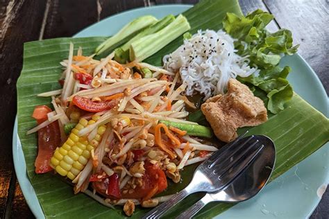 Vegan Thai Food A Guide To Dining Out And Cooking At Home