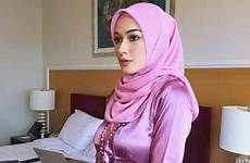 awek baju kurung hijab sendat arab muslim