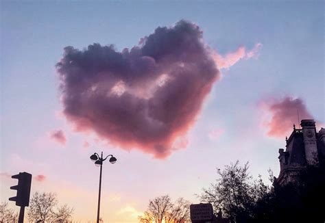 Photographer Snaps Pink Cloud Perfectly Shaped Like A Heart In Sky Over Paris