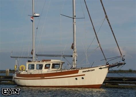 Classic teak interior, wheelhouse, saloon two cabins, 3 (+2) berths. Fisher 37 uit 2007 te koop op Botentekoop.nl | Boten ...
