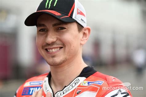 Jorge lorenzo has delayed a decision on whether he will take part in the remainder of the sepang motogp weekend to after being passed fit to compete in the malaysian race by doctors on thursday, lorenzo completed. Lorenzo Makin Optimis Raih Gelar Juara berkat Hasil Tes ...