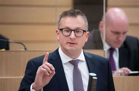 Mv setzt maskenpflicht in der schule. Coronavirus in Baden-Württemberg: Landtags-Grüne blicken ...