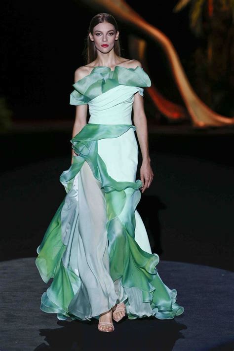 Vestidos de novia hannibal laguna atelier novia Hannibal Laguna | Vestidos, Vestidos largos, Vestidos ...