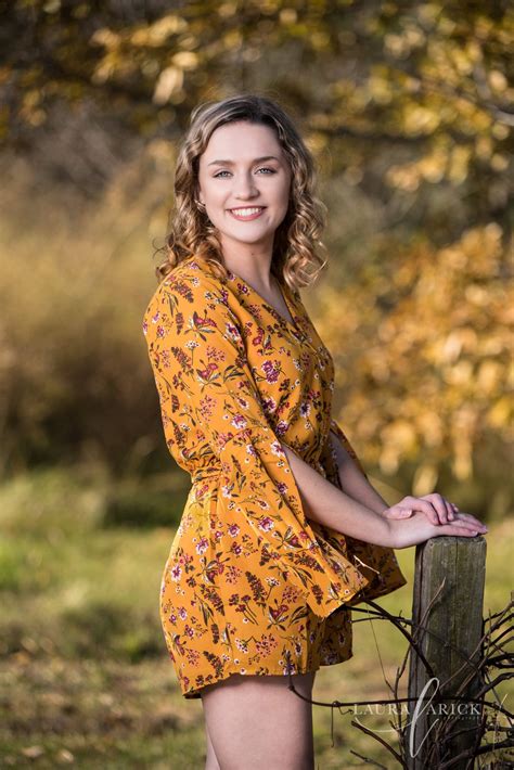Fall Senior Pictures Alyssa Class Of 2018 Laura Arick Photography