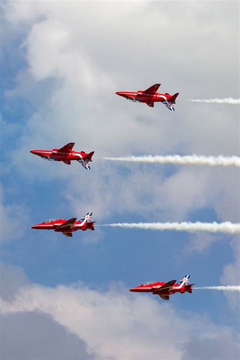 Royal Air Force Raf Red Arrows Formation Aerobatic Display Team Flying