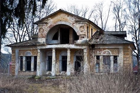 Old Abandoned Russian Manor Would Be A Beautiful Home If Ever Restored