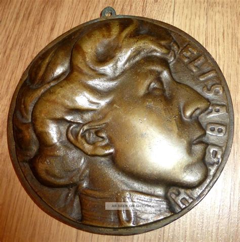 Eine royale feine hand geblasen glasvase verziert, messing gold rand, gestempelt: Bronze Relief Königin Elisabeth V. Belgien