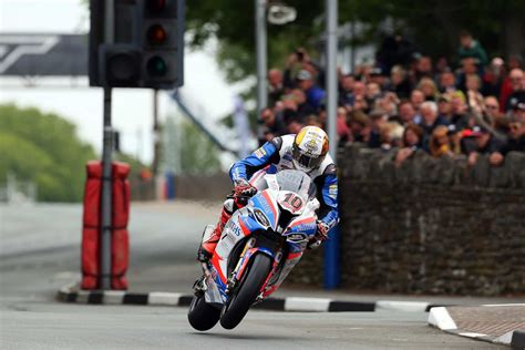 Down the tt is the world's most famous motorcycle race, renowned since 1907 as the ultimate test of man and machine. Dit jaar geen TT Isle of Man én Northwest 200 - Motor.NL