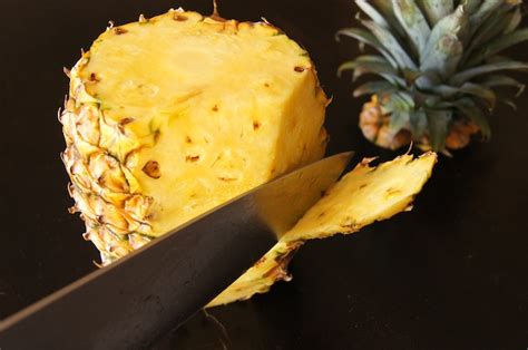 How To Peel And Cut A Pineapple A Photographic Guide