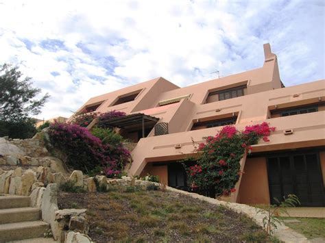 Se soggiornate in una casa vacanze a santa teresa di gallura vale la pena dedicare una giornata alla visita di bonifacio, in corsica. Case Vacanza Santa Teresa di Gallura