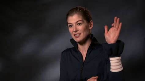 A Private War Interview With Rosamund Pike Youtube