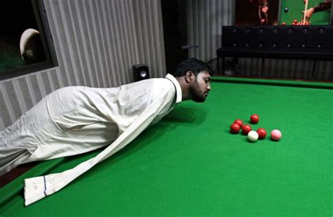 Pix Born Without Arms Pakistani Man Masters Snooker Rediff Sports